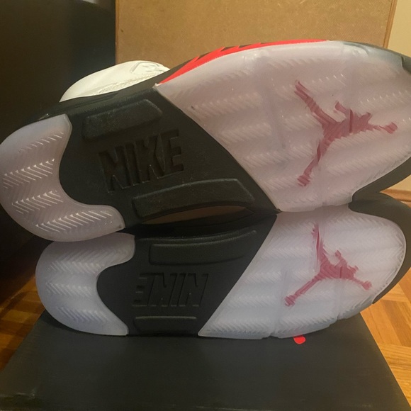 Jordan 5 Retro - Picture 2 of 5